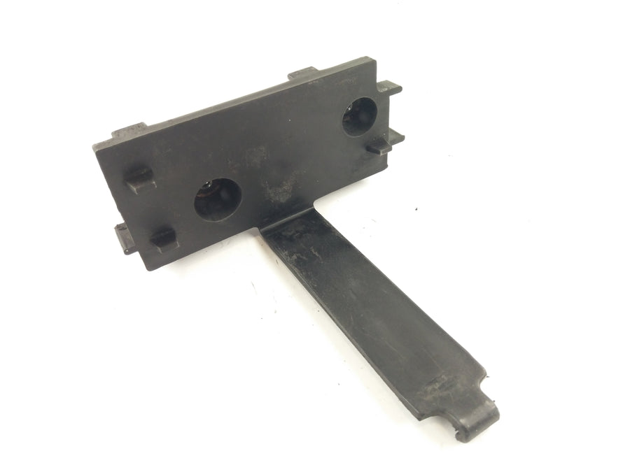 Triumph Speed ​​Triple T509 885i [1998] - Battery compartment fixing
