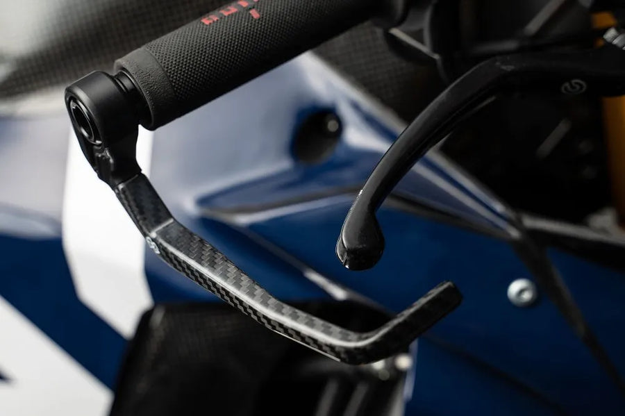 honda cb 750 hornet [GILLES TOOLING] – carbon brake lever protection