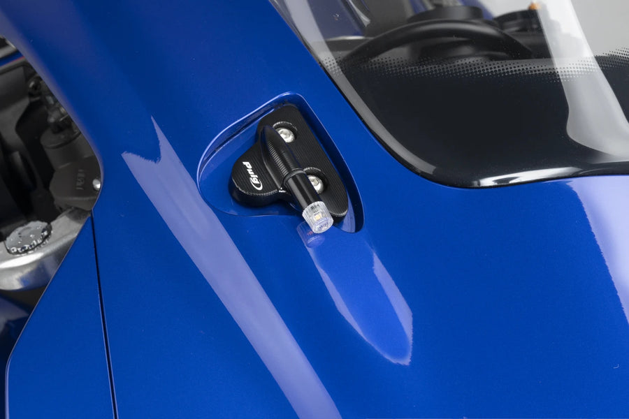 YAMAHA YZF-R1M [2025] – Rückspiegel Kappen mit Tab Blinkerset – Schwarz