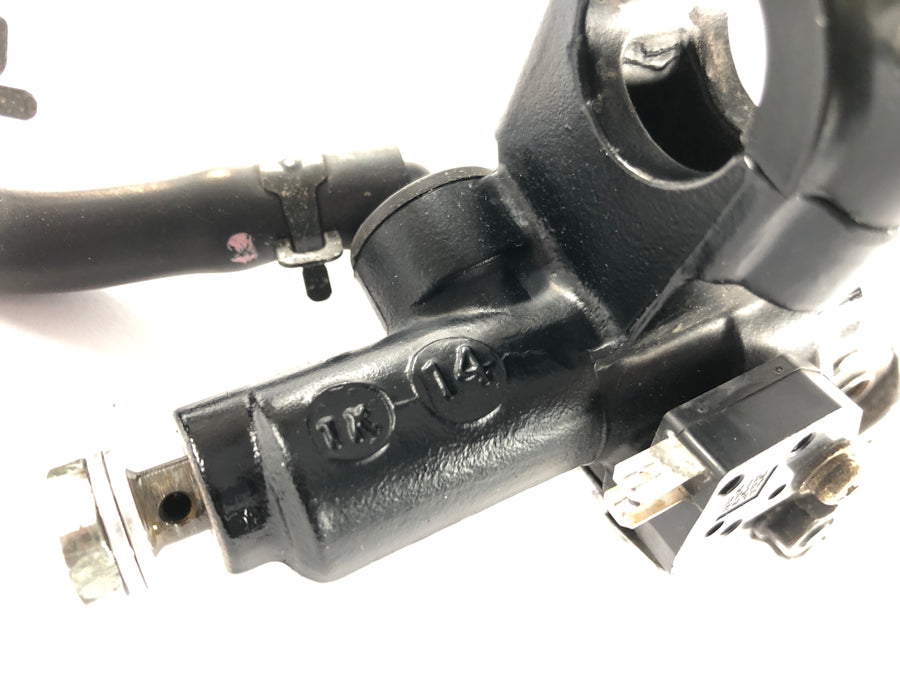 Triumph Daytona 955i T595N [2001] - Handbrake pump brake pump front