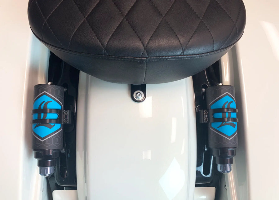 Harley-Davidson FLTRXSE 1977 Road Glide CVO 121 [2025] - REVO ARC Remote Reservoir External Mount - Image 3