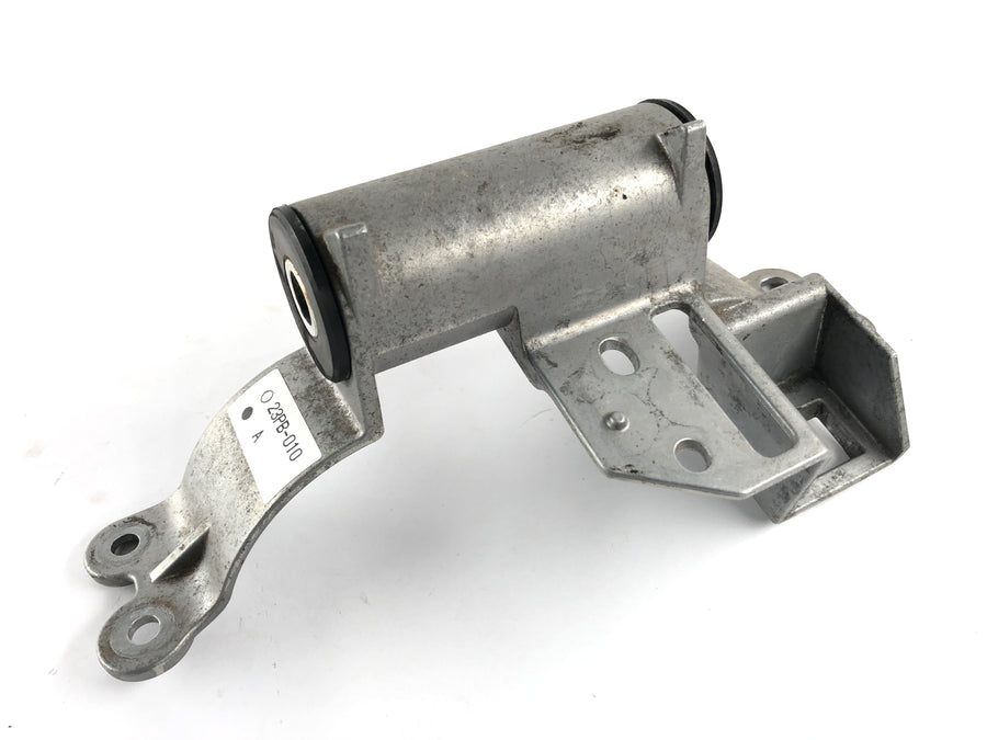 Yamaha XT 1200 Z Super Tenere DP01 [2012] - Fuel tank bracket
