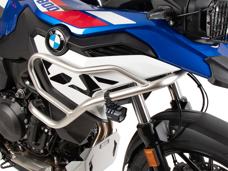 BMW F 800 GS [2024-2025] - Gros plan sur la barre de protection du réservoir