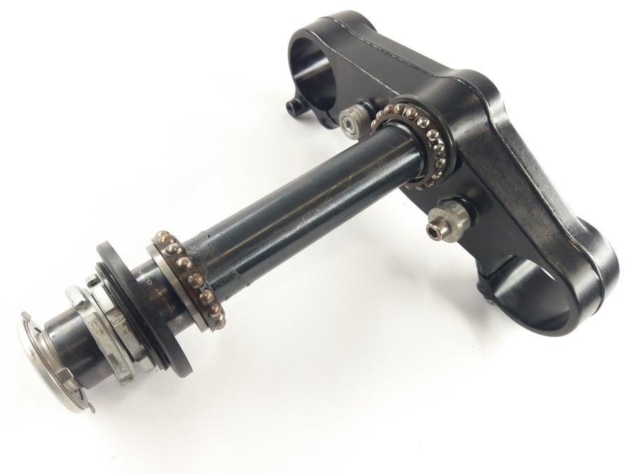 Aprilia RST 1000 Futura [2004] - Fork Bridge ci-dessous