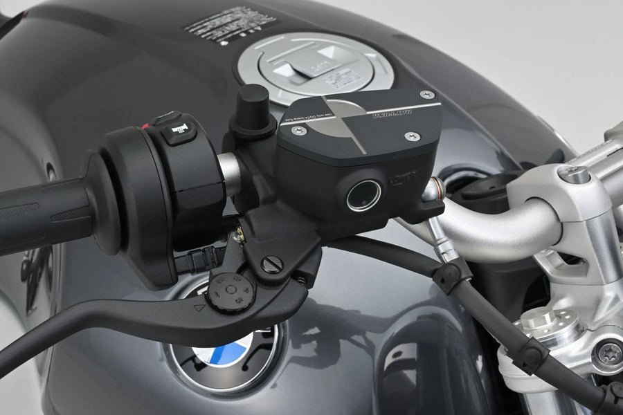 BMW F 900 R [Daytona] - Capuchage du cylindre principal avant