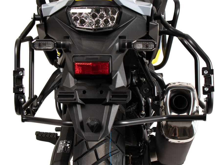 Suzuki V-Strom 800 [2024-2026] - Kofferträgerset Cutout schwarz inkl. Xplorer Cutout silber Kofferset