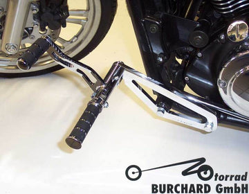Kawasaki Vn 900 Cla [BURCHARD EXCELLENCE] - vorverlegte Fußrastenanlage mit ABE, +17 cm, Kawasaki VN 900 Classic /Custom, Sundance glatt, schwarz glänzend