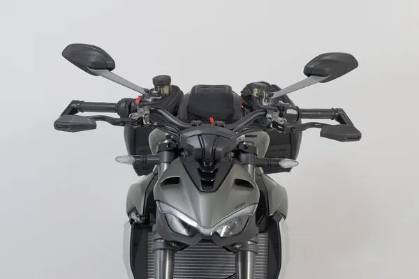 Triumph Daytona 660 [SW-MOTECH] – Hebelschützer mit Windschutz