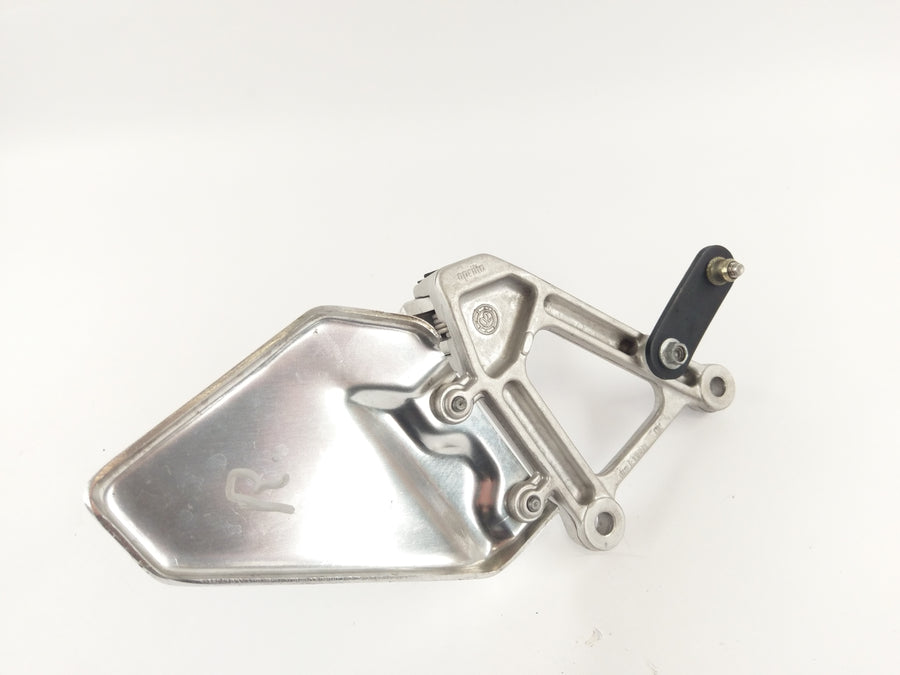 Aprilia RSV 1000 Tuono RP [2005] - Footrest holder and footrest right