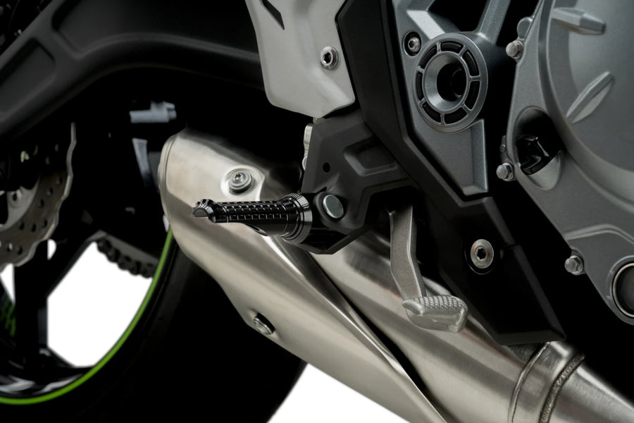 KTM RC 390 [2025] – R-Fighter footrests – titanium