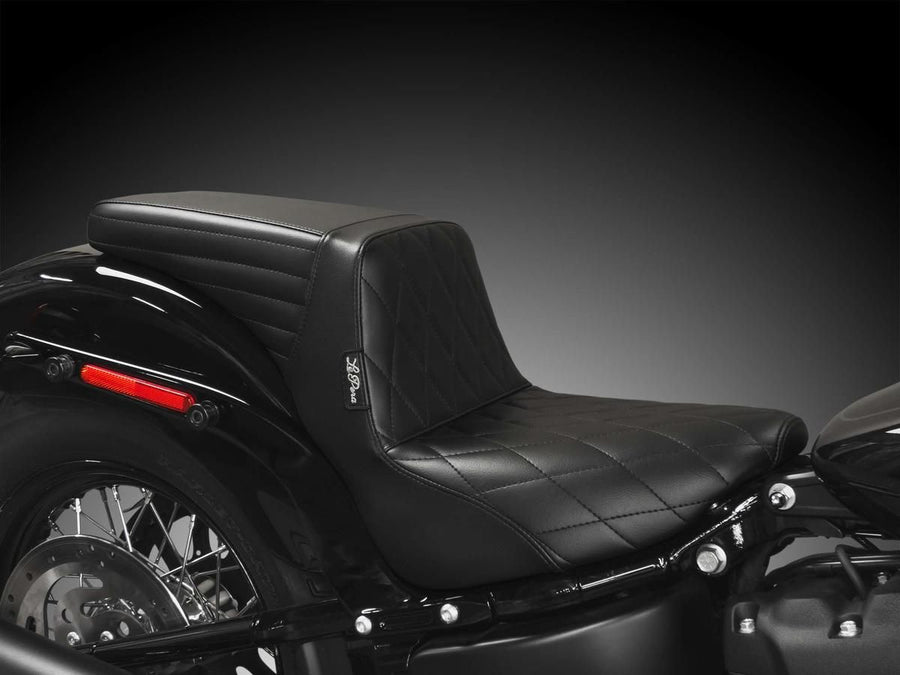 Harley Davidson FLSL [2018-2021] – Kickflip Sitz Diamantsteppung Schwarzes Vinyl