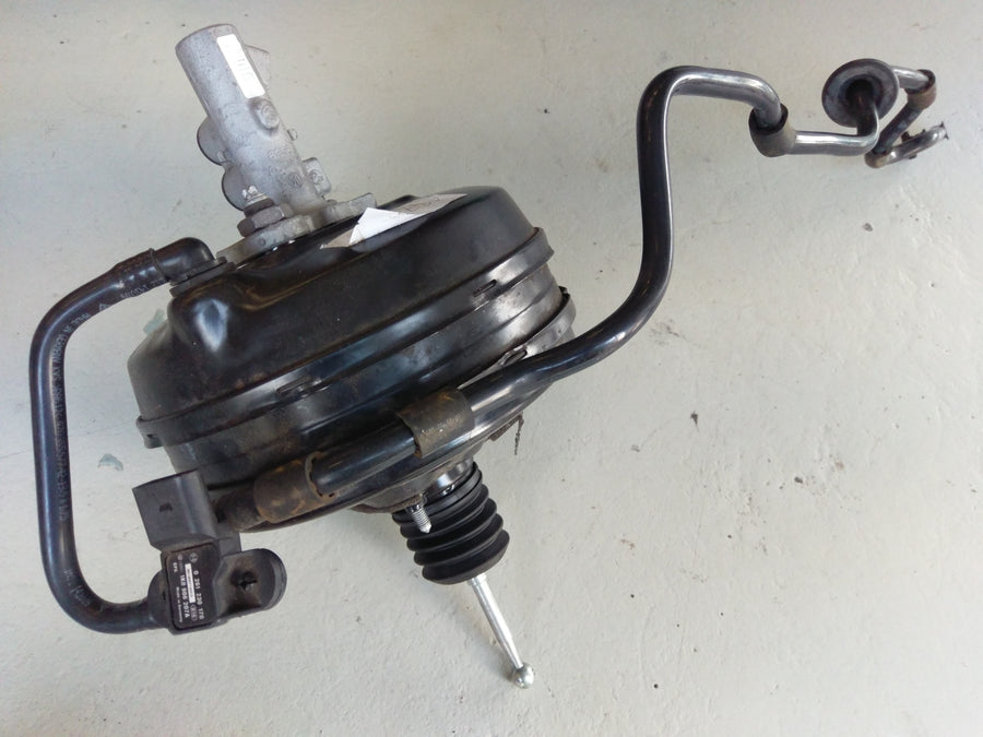 Porsche Panamera Turbo [2010] - Brake booster master cylinder 9703550