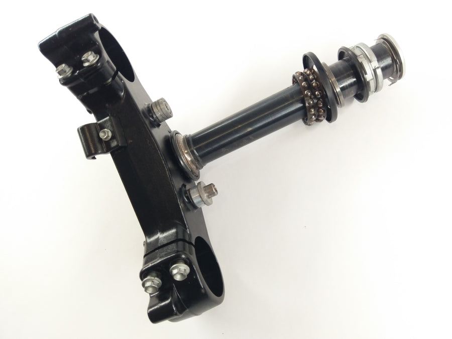 Aprilia RST 1000 Futura [2004] - Fork Bridge ci-dessous