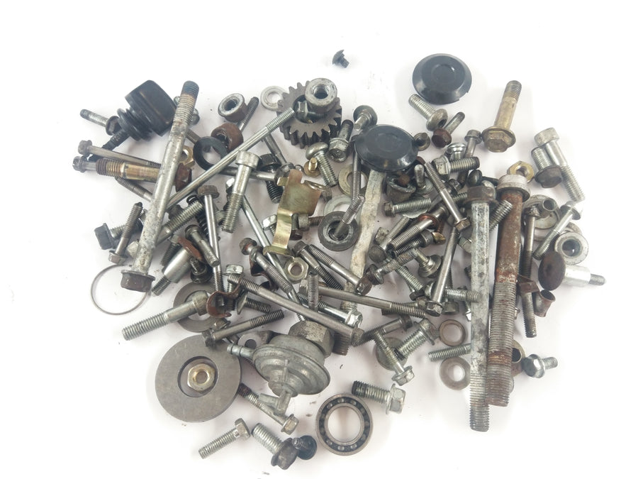 Honda CBR 125 JC34 [2006] - Lot de vis et pièces restantes