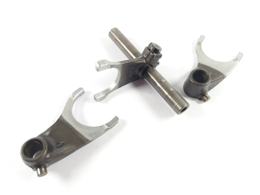 Honda NTV 650 RC33 - Fourchettes de changement de vitesse avec axe