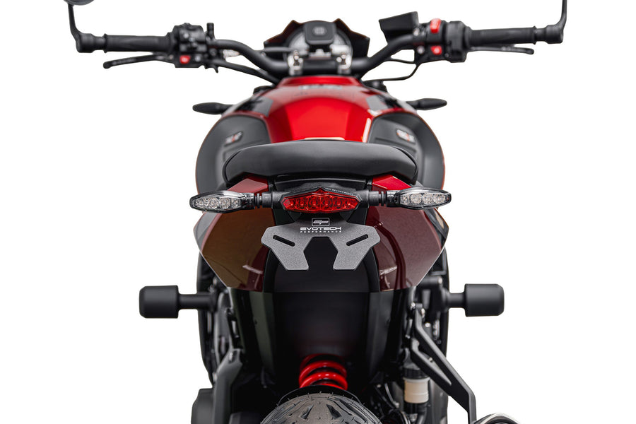 Triumph Trident 800 [2026+] - Kennzeichenhalter mit rotem LED-Rücklicht