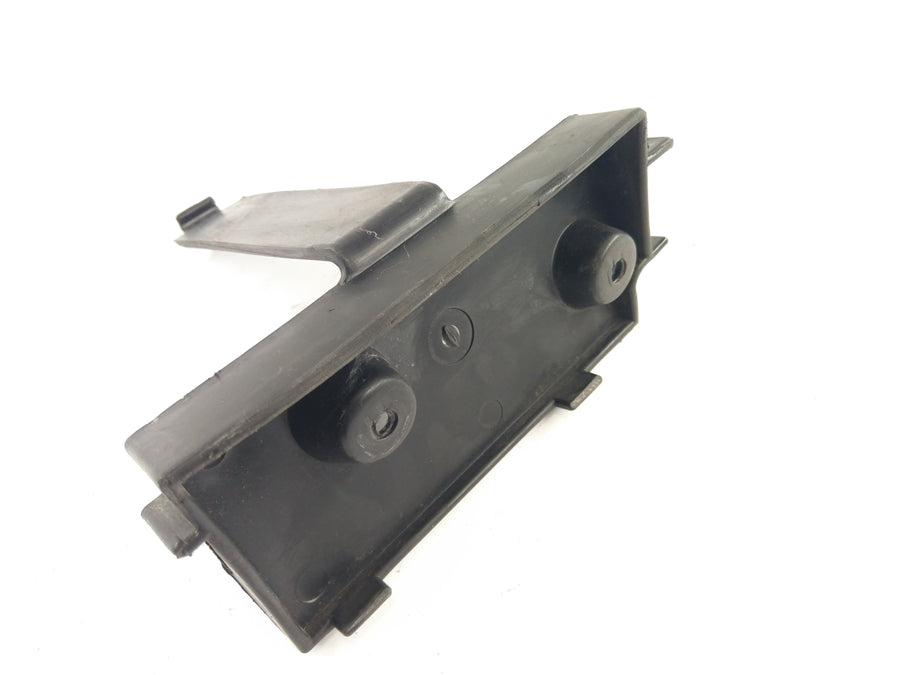 Triumph Speed ​​Triple T509 885i [1998] - Battery compartment fixing