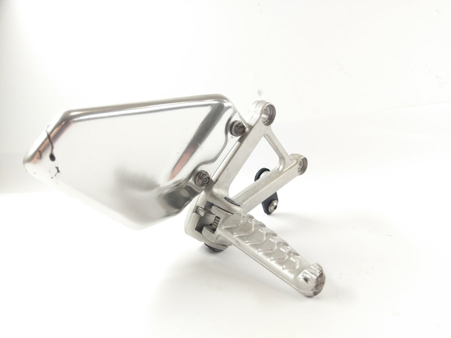 Aprilia RSV 1000 Tuono RP [2005] - Footrest holder and footrest right