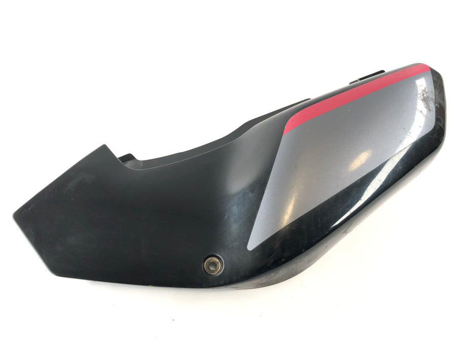 Yamaha XTZ 750 Super Tenere 3LD [1995] - Seitenverkleidung hinten links Haltenase abgebrochen
