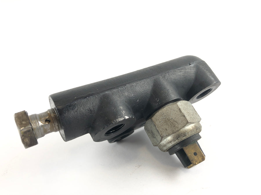 Ducati Paso 750 [1990] - front brake distributor