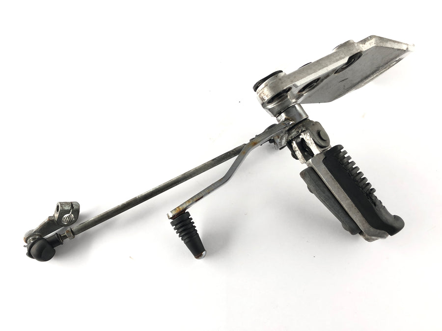Suzuki Bandit GSF 650 S WVB5 [2005] - Driver footrest left with holder and gear lever