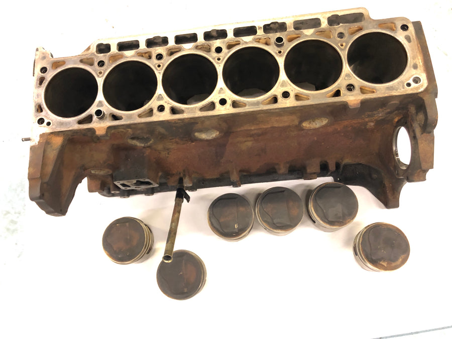 BMW M 535i E28 [1986] - Engine block cylinder with piston