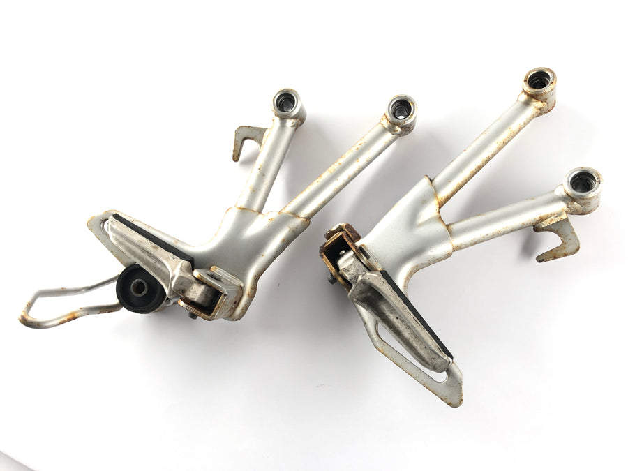 Suzuki Bandit GSF 650 S WVB5 [2005] - Passenger footrests with holder