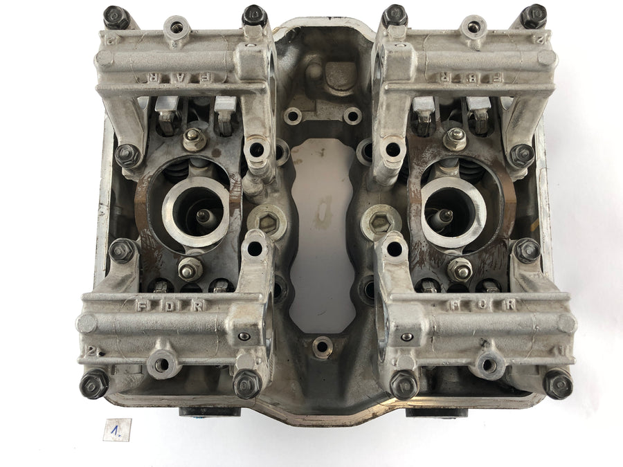 Honda VFR 750 F RC24 [1988] - Cylinder head