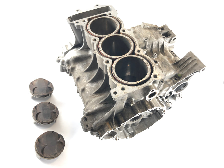Triumph Daytona 955i T595 [2001] - Engine housing with cylinder and liners
