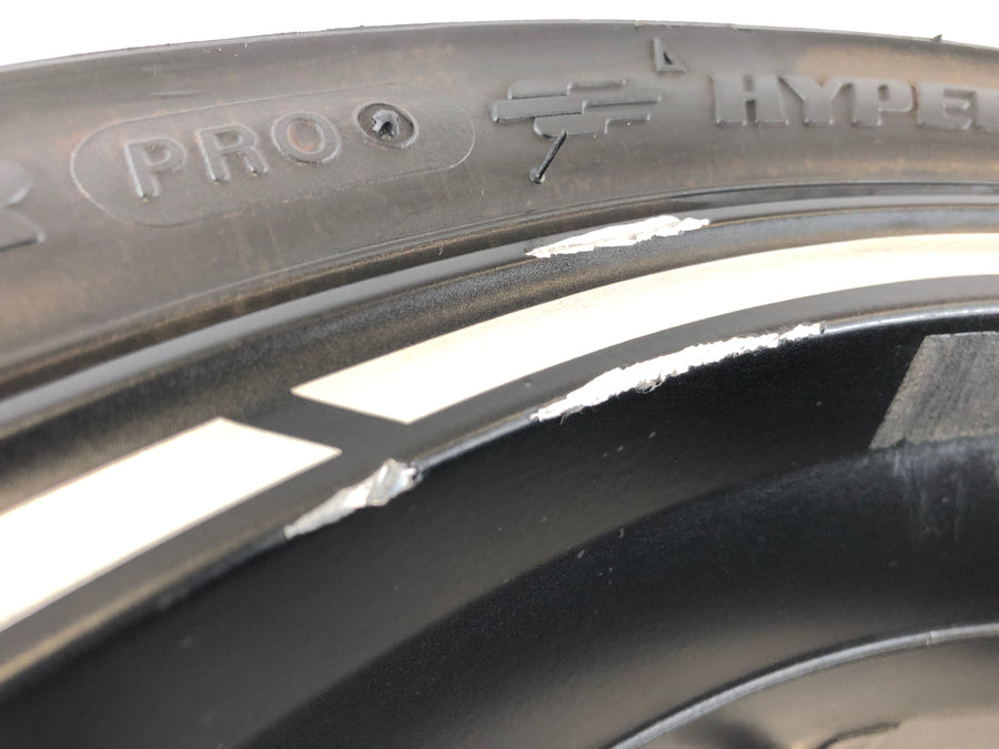 Triumph Daytona 955i T595N [2001] - Rear wheel rim with flaws