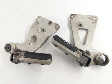 Suzuki GSXR 1100 GV73A [1992] - Footrests Passenger footrests with bracket