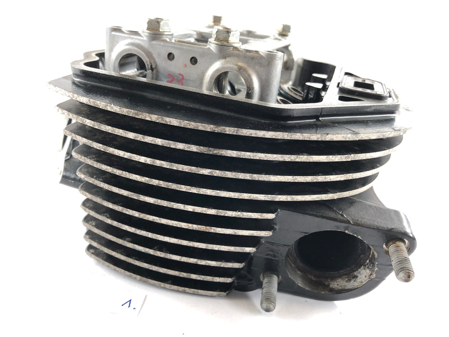 Kawasaki VN 900 Classic [2010] - Cylinder head