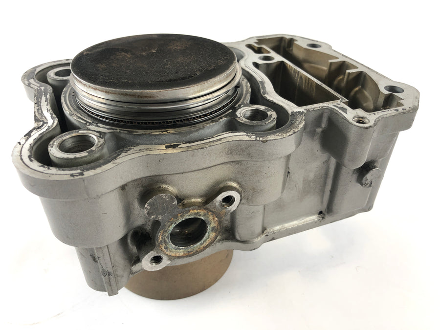 Honda XRV 750 Africa Twin RD04 [1993] - Cylindre avec piston avant
