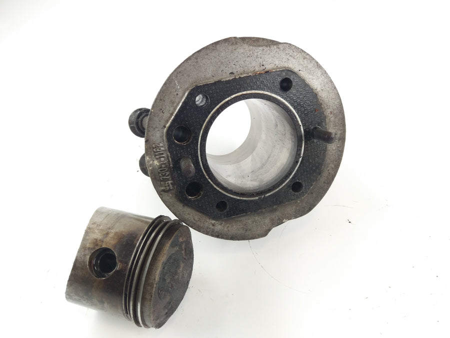 BMW R75/5 [1973] - Cylinder with piston