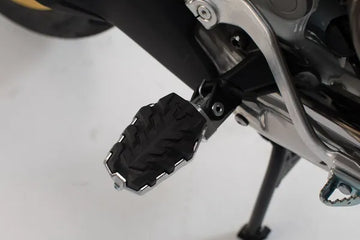 Moto Guzzi V 85 TT [SW-MOTECH] – Repose-pieds Evolution