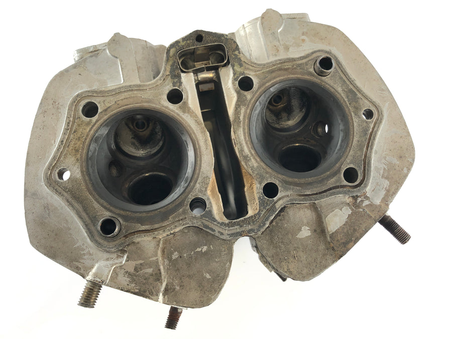 Yamaha XS 650 Type 447 [1975] - Cylinder head