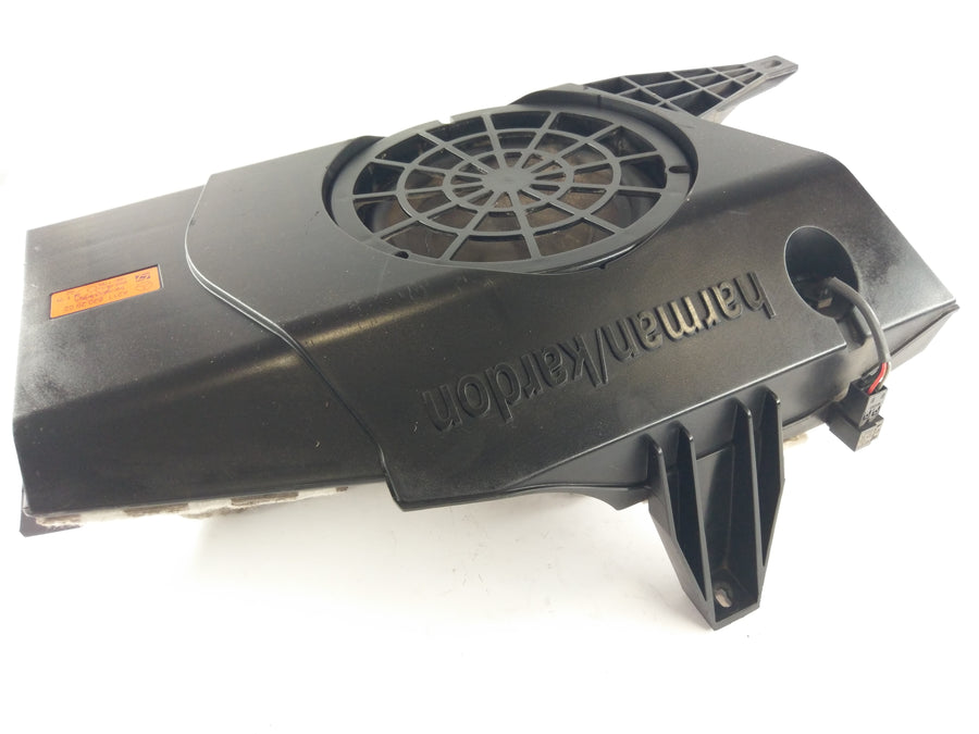 Mercedes Benz E 280 CDI [W211] - Harmanm Kardon subwoofer