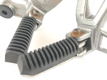 Suzuki Bandit 1200 GV75A [1998] - Passenger footrests footrest set - 0