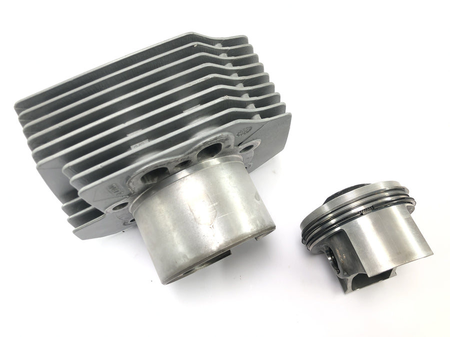 Moto Guzzi V11 Sport [1999] - cylinder with piston on the right