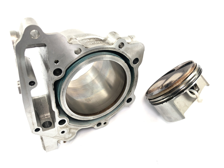 Aprilia RSV 1000 R [2004] - Cylinder with rear piston