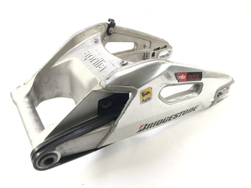 Aprilia RSV4 1000 [2010] - Support de fixation de la roue arrière du bras oscillant cassé - 0
