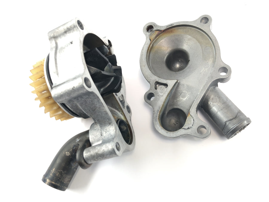Yamaha MT 03 RM02 [2007] - Wasserpumpe Kühlmittelpumpe Pumpengehäuse Impeller