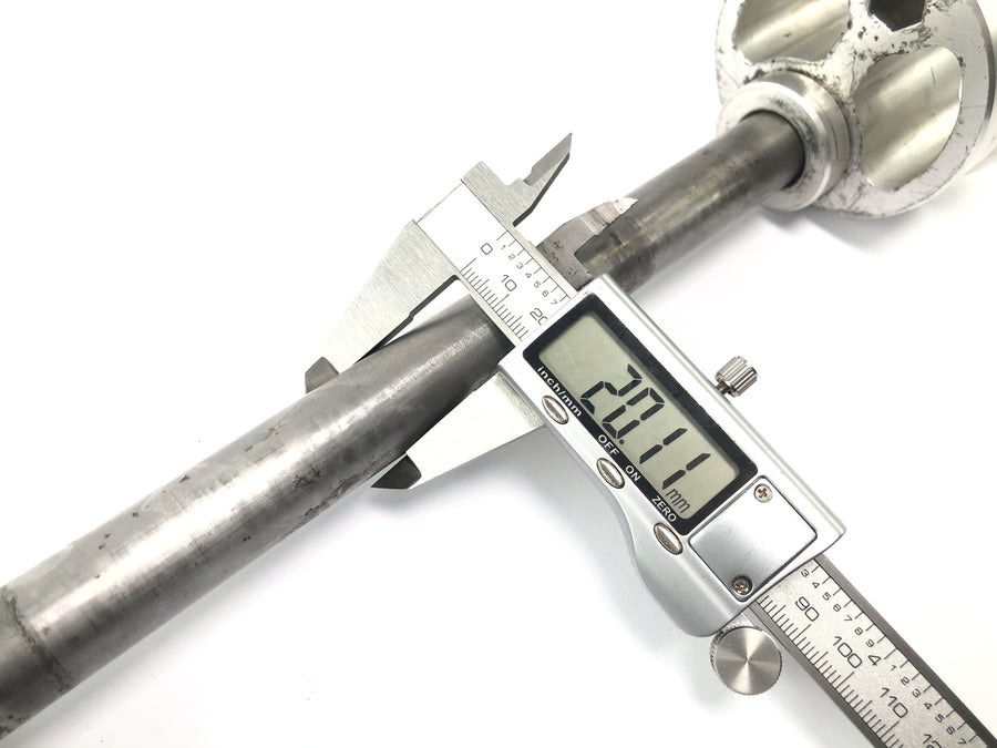 Triumph Daytona 900 T300 [1996] - Rear axle with eccentric chain tensioner