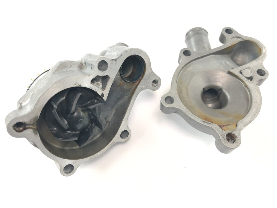 Yamaha MT 03 RM02 [2007] - Wasserpumpe Kühlmittelpumpe Pumpengehäuse Impeller