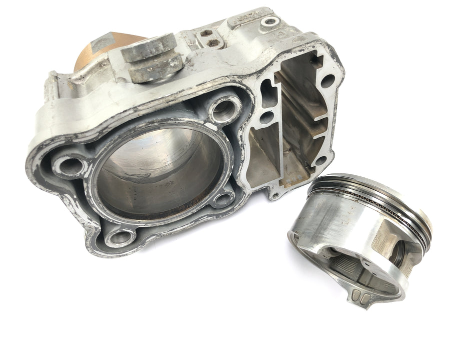 Honda XRV 750 Africa Twin RD04 [1990] - cylindre avec piston à l'avant