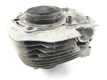 Yamaha XV 750 5G5 [1982] - cylinder with pistons in the back