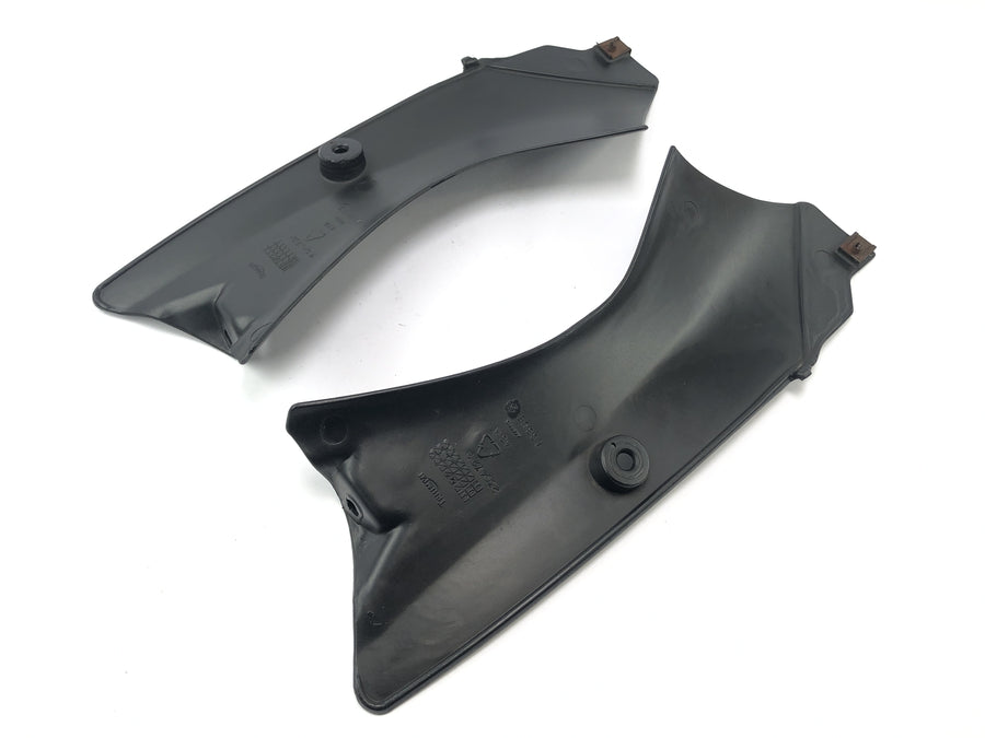 Triumph Daytona 955i T595N [2003] - Cockpitine cladding Casting side cladding