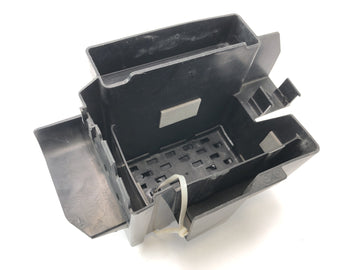 Suzuki VZ 1500 WVCU [2011] - Boîtier de batterie support batterie