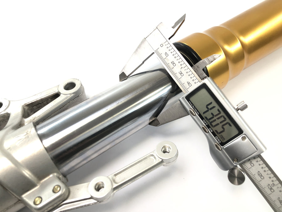 Benelli TNT 1130 [2009] - Gabel Telegabel mit Achse