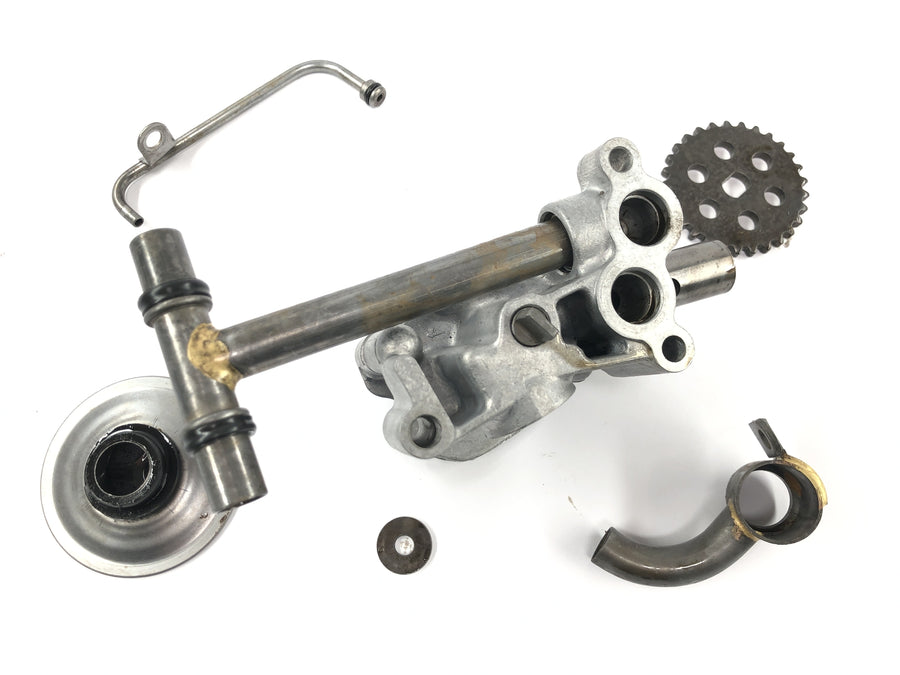 Honda XRV 750 Africa Twin RD04 [1990] - Oil pump with drive wheel and oil strainer